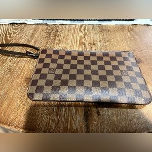 Authentic Louis Vuitton wristlet, Daimer
